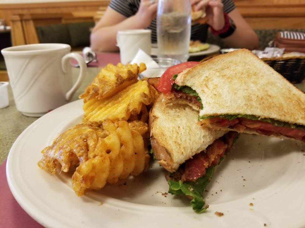 Whistle Stop Restaurant and Monon Connection Museum | restaurant | 10012 US-421, Monon, IN 47959, USA | 2192534100 OR +1 219-253-4100