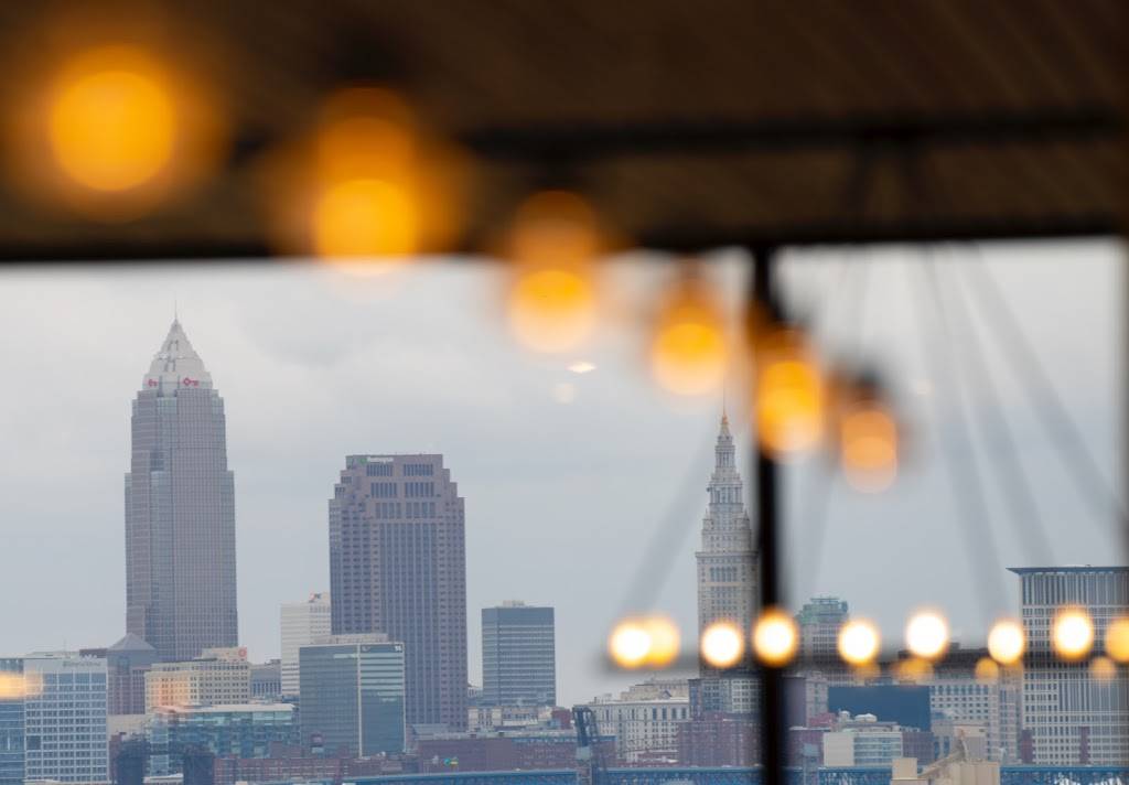 Summer House | restaurant | at The Carlyle on The Lake, 12900 Lake Ave Unit 2, Lakewood, OH 44107, USA | 2162702300 OR +1 216-270-2300