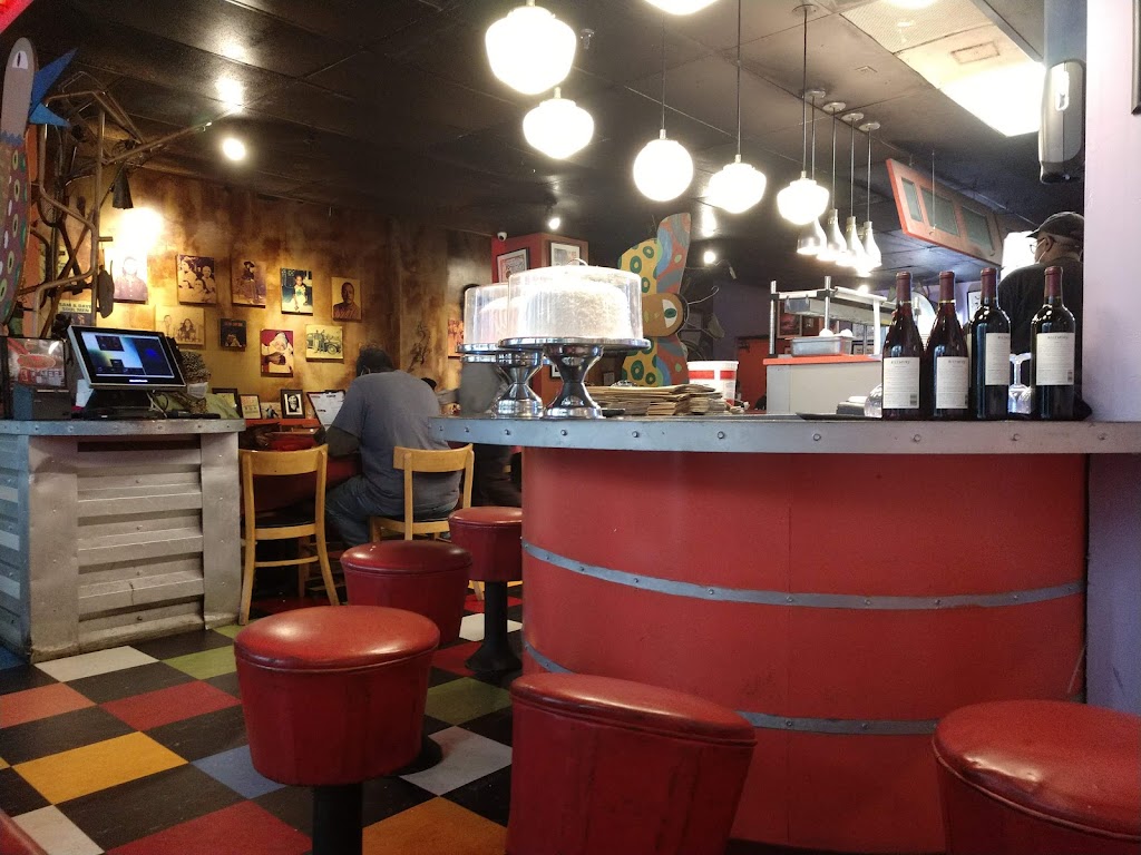 Merts Heart And Soul | restaurant | 214 N College St, Charlotte, NC 28202, USA | 7043424222 OR +1 704-342-4222