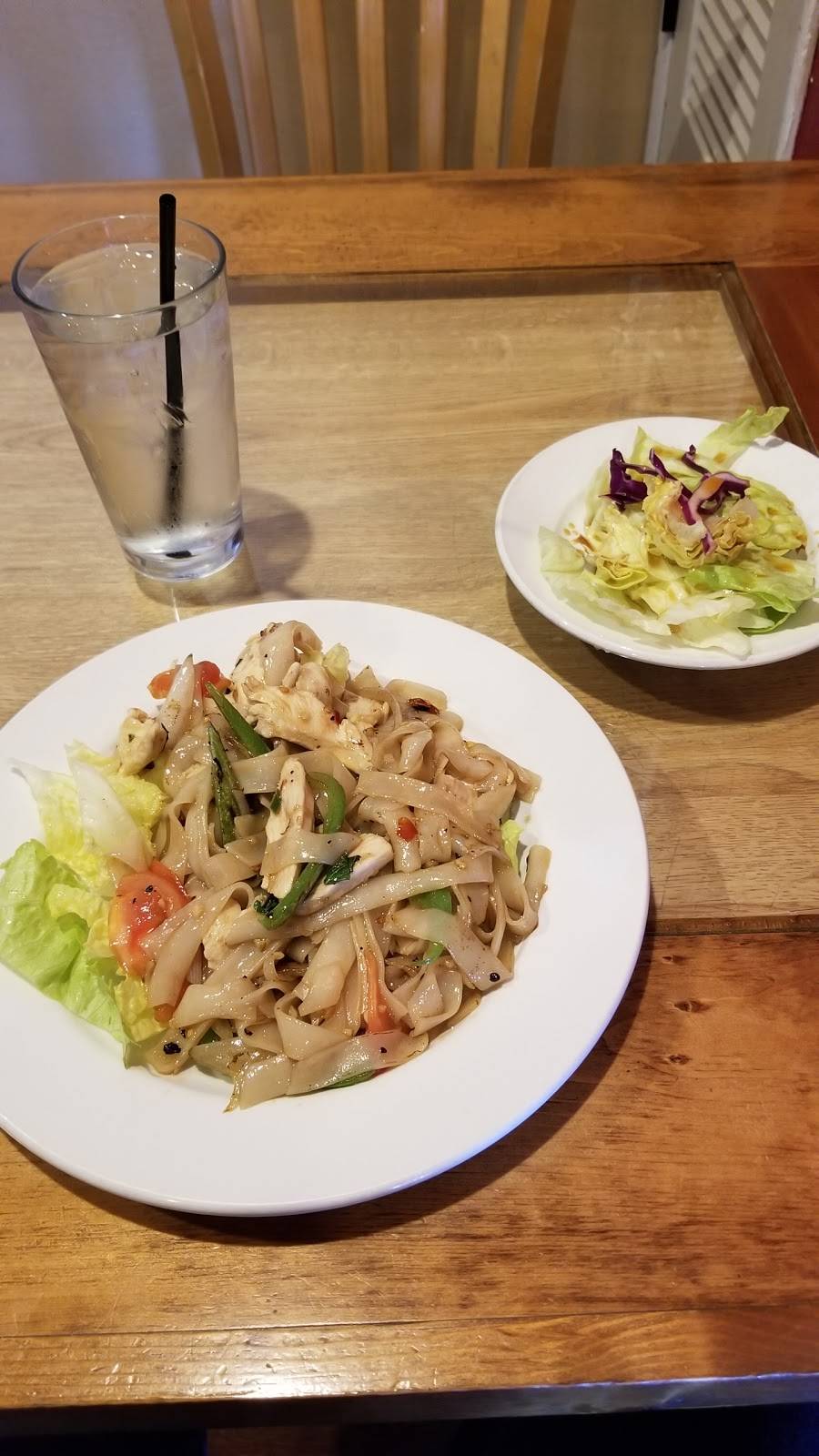 Tara Thai Cuisine | restaurant | 2606 N Mesa St, El Paso, TX 79902, USA | 9152199307 OR +1 915-219-9307