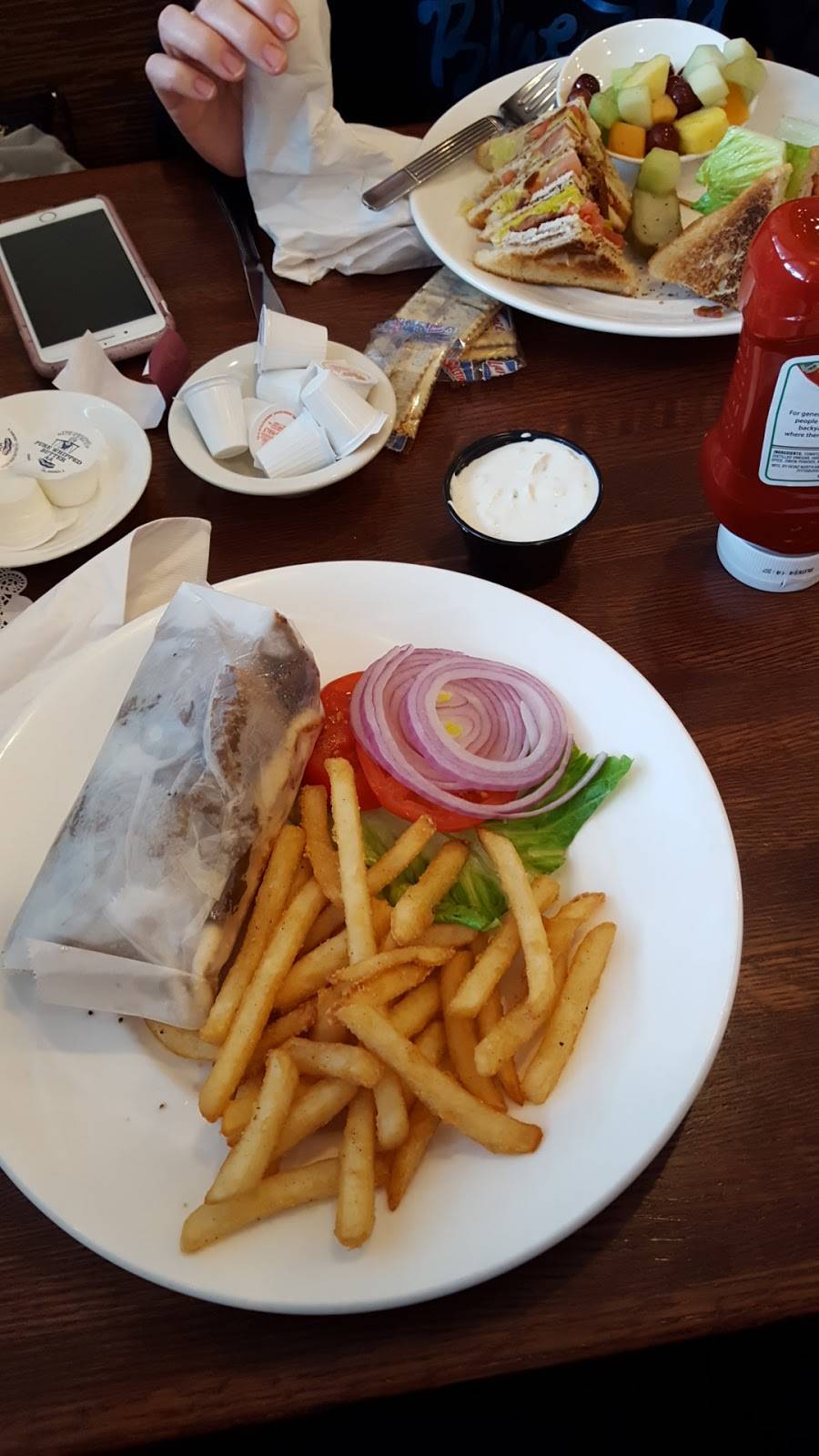 YiaYias Pancake House & Restaurant Hinsdale | restaurant | 13 Grant Square, Hinsdale, IL 60521, USA | 6304875600 OR +1 630-487-5600