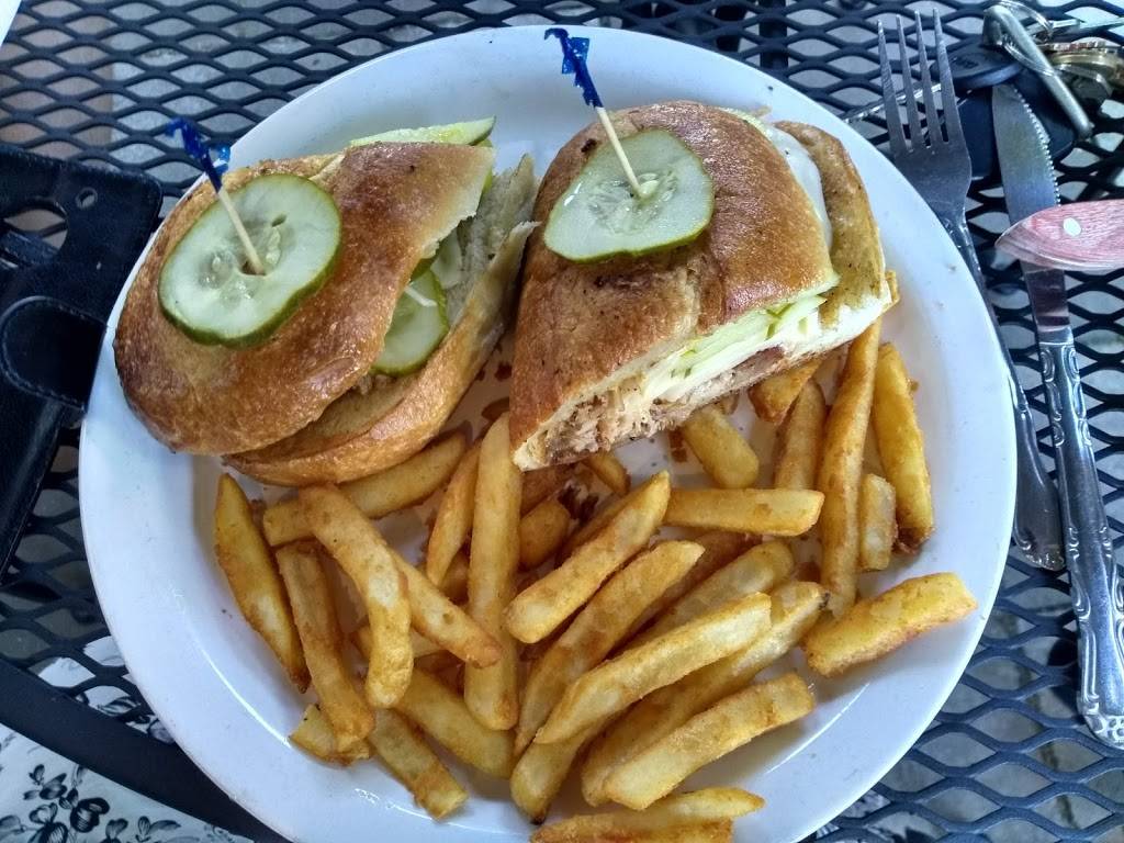 Side Tracks Bar & Grill | restaurant | 266 Lake Nepessing Rd, Lapeer, MI 48446, USA | 8106607733 OR +1 810-660-7733