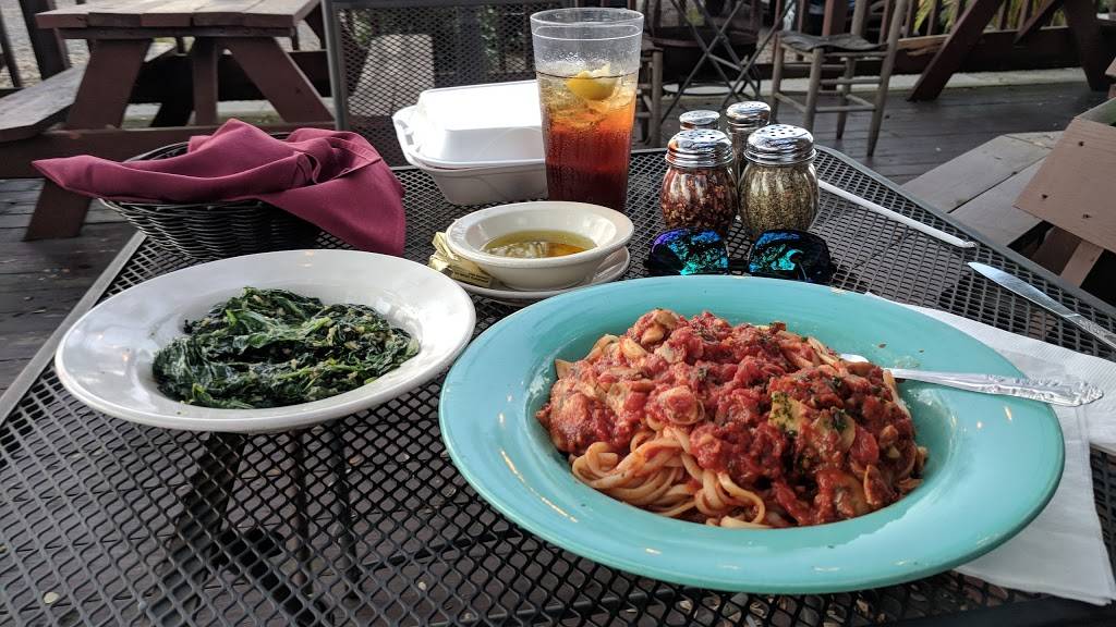 Terranovas Italian Restaurant | restaurant | 208 N State St, Bunnell, FL 32110, USA | 3864373101 OR +1 386-437-3101