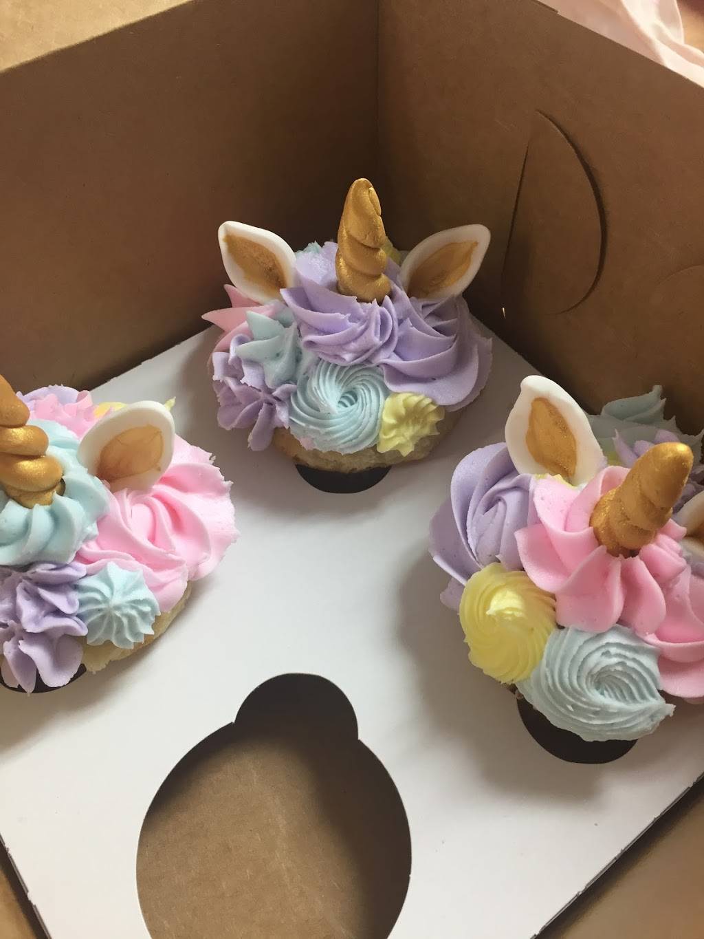 Candy & Cakes By Carrie | bakery | 108 E Sabine St, Carthage, TX 75633, USA | 9036932253 OR +1 903-693-2253