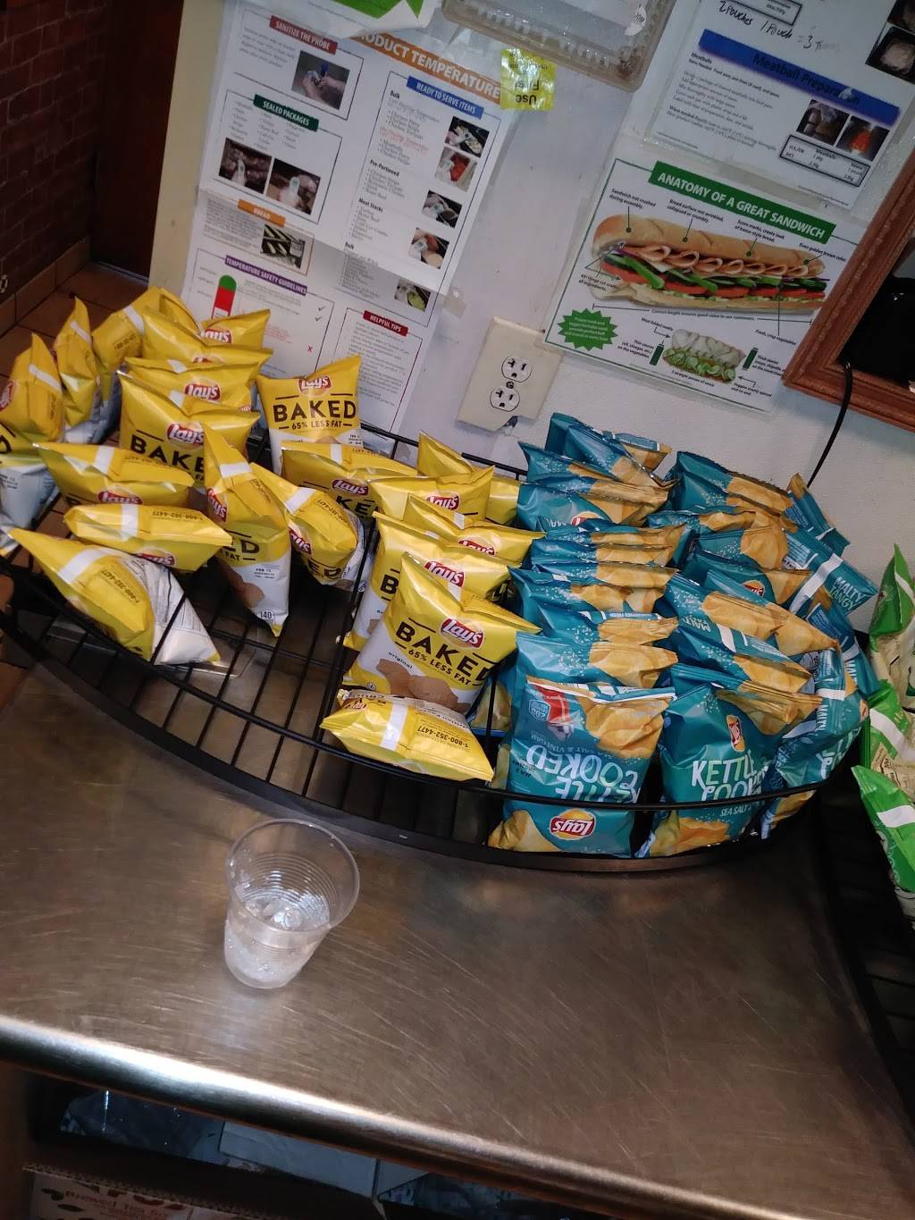 Subway Restaurants | restaurant | 2400 West Ave Suite 4, San Antonio, TX 78201, USA | 2107378054 OR +1 210-737-8054