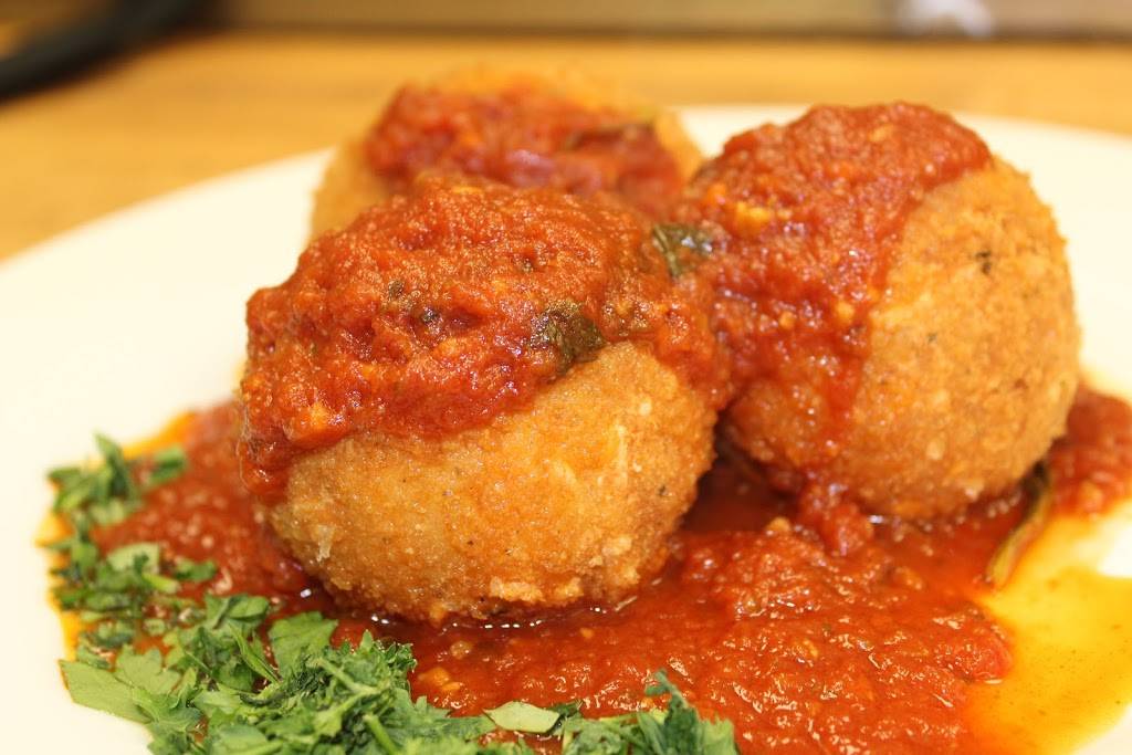 Road Chef | meal takeaway | 2390 Tecumseh Rd W, Windsor, ON N9B 1W1, Canada | 5199782888 OR +1 519-978-2888