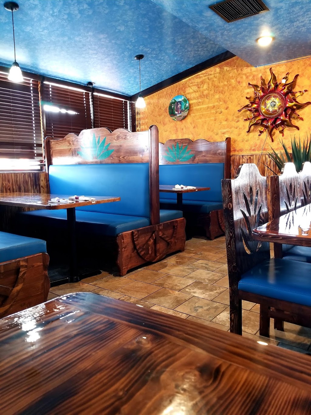 Azul Tequila | restaurant | 526 N Knowles Ave, New Richmond, WI 54017, USA | 7152469009 OR +1 715-246-9009