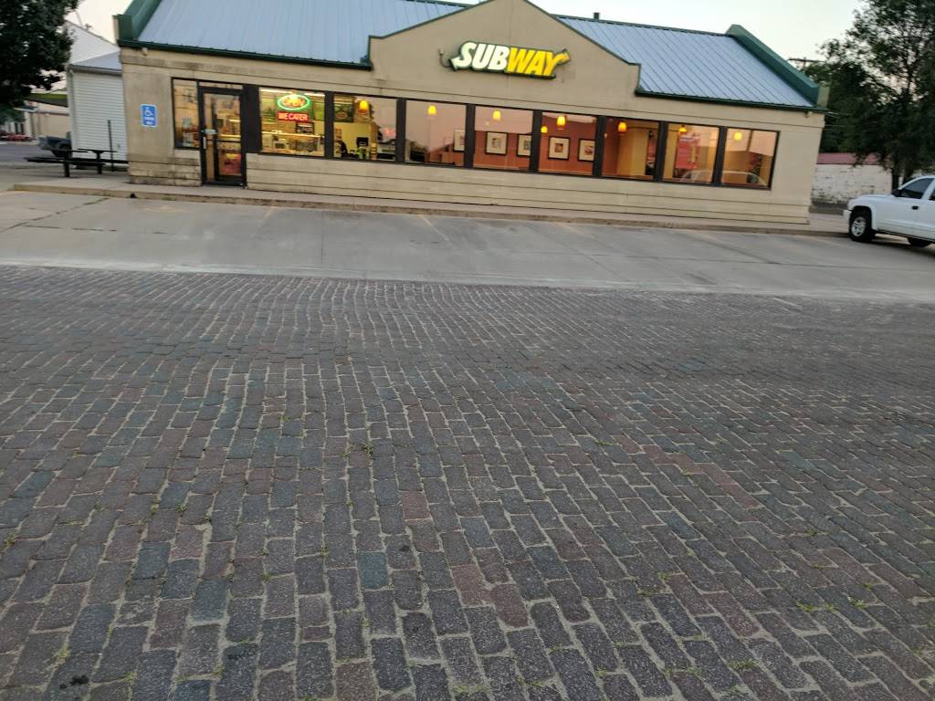 Subway | meal takeaway | 101 Main St, Halstead, KS 67056, USA | 3168353500 OR +1 316-835-3500
