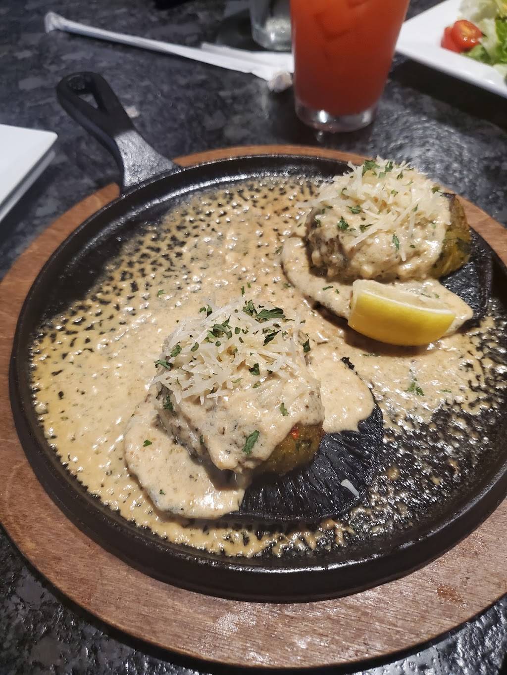 Black Rock Bar and Grill | restaurant | 6200 N Federal Hwy, Fort Lauderdale, FL 33308, USA | 9543682525 OR +1 954-368-2525