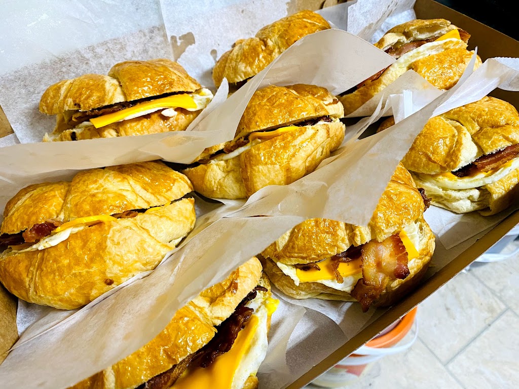 Knead Donuts | bakery | 5960 W Andrew Johnson Hwy, Morristown, TN 37814, USA | 4236160042 OR +1 423-616-0042