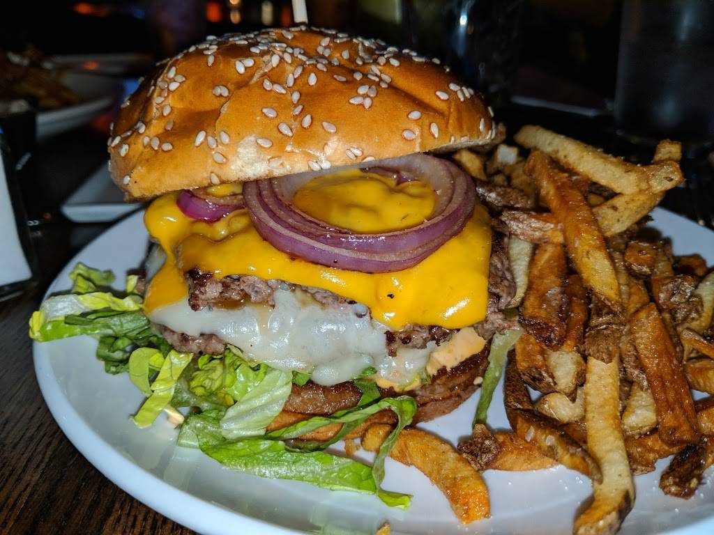 Fat Cat Restaurant & Bar | restaurant | 4840 N Broadway, Chicago, IL 60613, USA | 7735063100 OR +1 773-506-3100