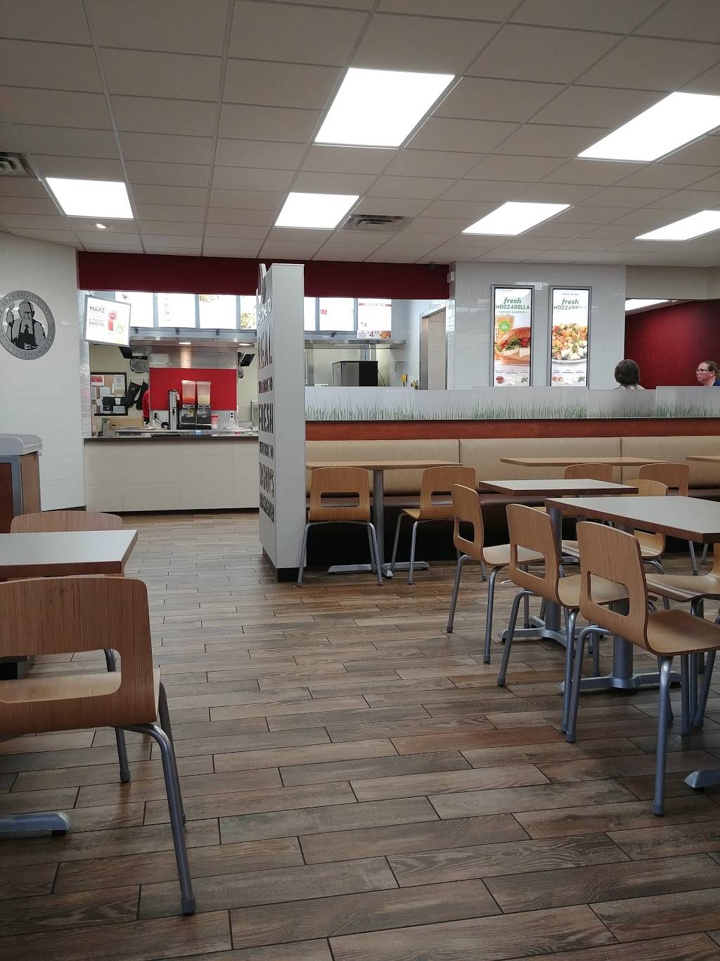 Wendys | restaurant | 2340 Main St, Rochester, IN 46975, USA | 5742238654 OR +1 574-223-8654