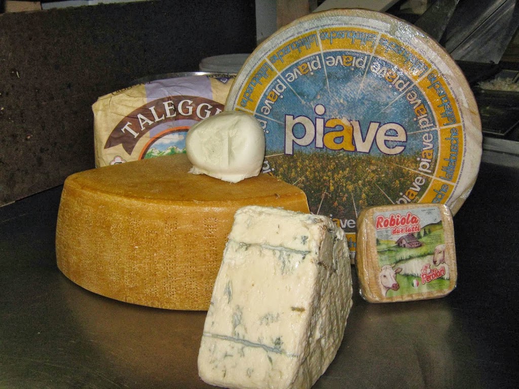 Costellos Market | restaurant | 99 Maple St, Middlebury, VT 05753, USA | 8023883385 OR +1 802-388-3385