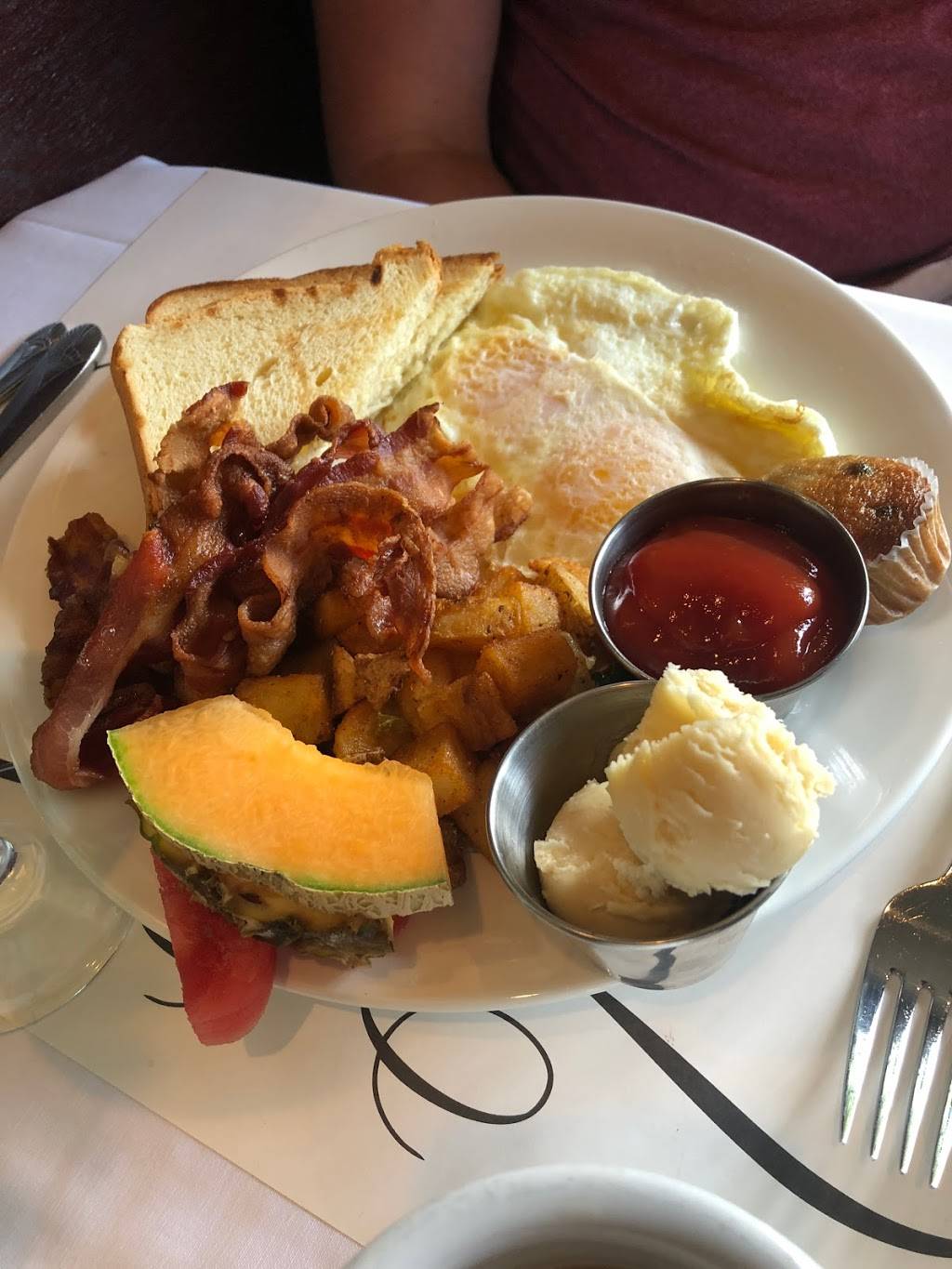 Harry Brownes Restaurant | restaurant | 66 State Cir, Annapolis, MD 21401, USA | 4102634332 OR +1 410-263-4332