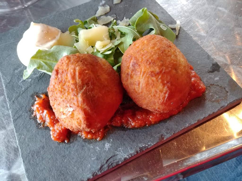 Côtes à Côtes Resto-Grill | restaurant | 21 Rue Sous le Fort, Québec, QC G1K 4G6, Canada | 4186925151 OR +1 418-692-5151