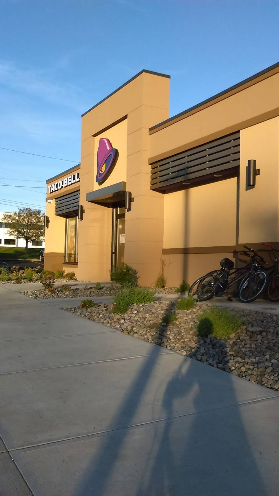 Taco Bell | meal takeaway | 8095 Oswego Rd, Liverpool, NY 13090, USA | 3156220224 OR +1 315-622-0224
