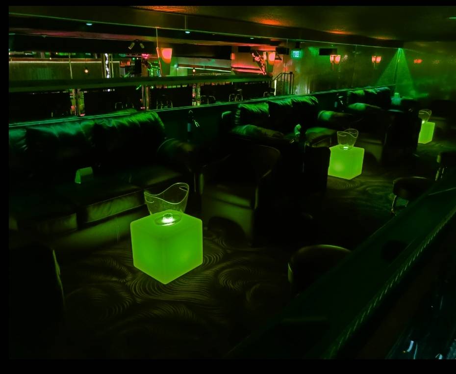 Molly Browns | night club | 542 Seabreeze Blvd, Daytona Beach, FL 32118, USA | 3862555966 OR +1 386-255-5966