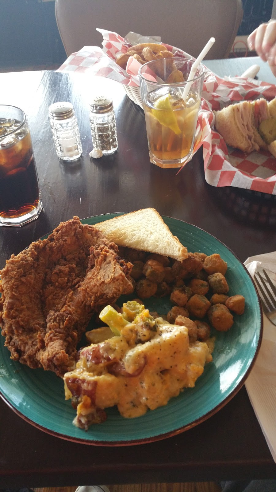 Wow Catering | restaurant | 35 Kowaliga Rd, Eclectic, AL 36024, USA | 3346390010 OR +1 334-639-0010