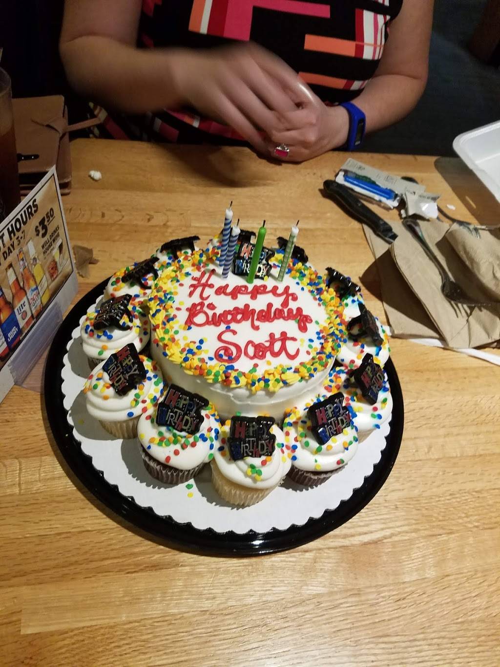 Applebees Grill + Bar | restaurant | 1250 Boots Blvd, Fultondale, AL 35068, USA | 2053808282 OR +1 205-380-8282