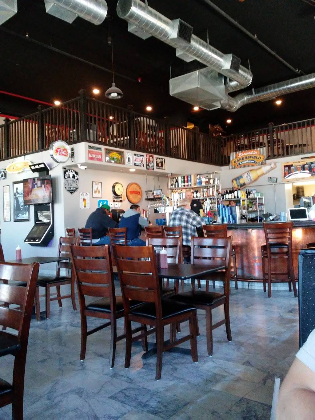 The Bank Sports Lounge | restaurant | 431 North St, Taft, CA 93268, USA | 6617454963 OR +1 661-745-4963