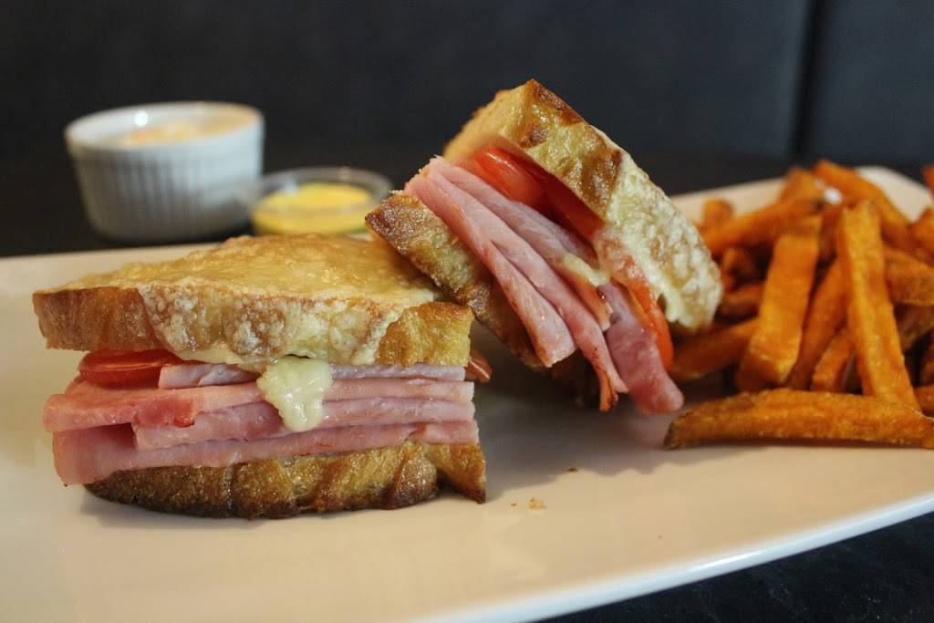 Restaurant Le Caucus Chambly | restaurant | 3000 Boulevard Fréchette, Chambly, QC J3L 6Z6, Canada | 4504473350 OR +1 450-447-3350