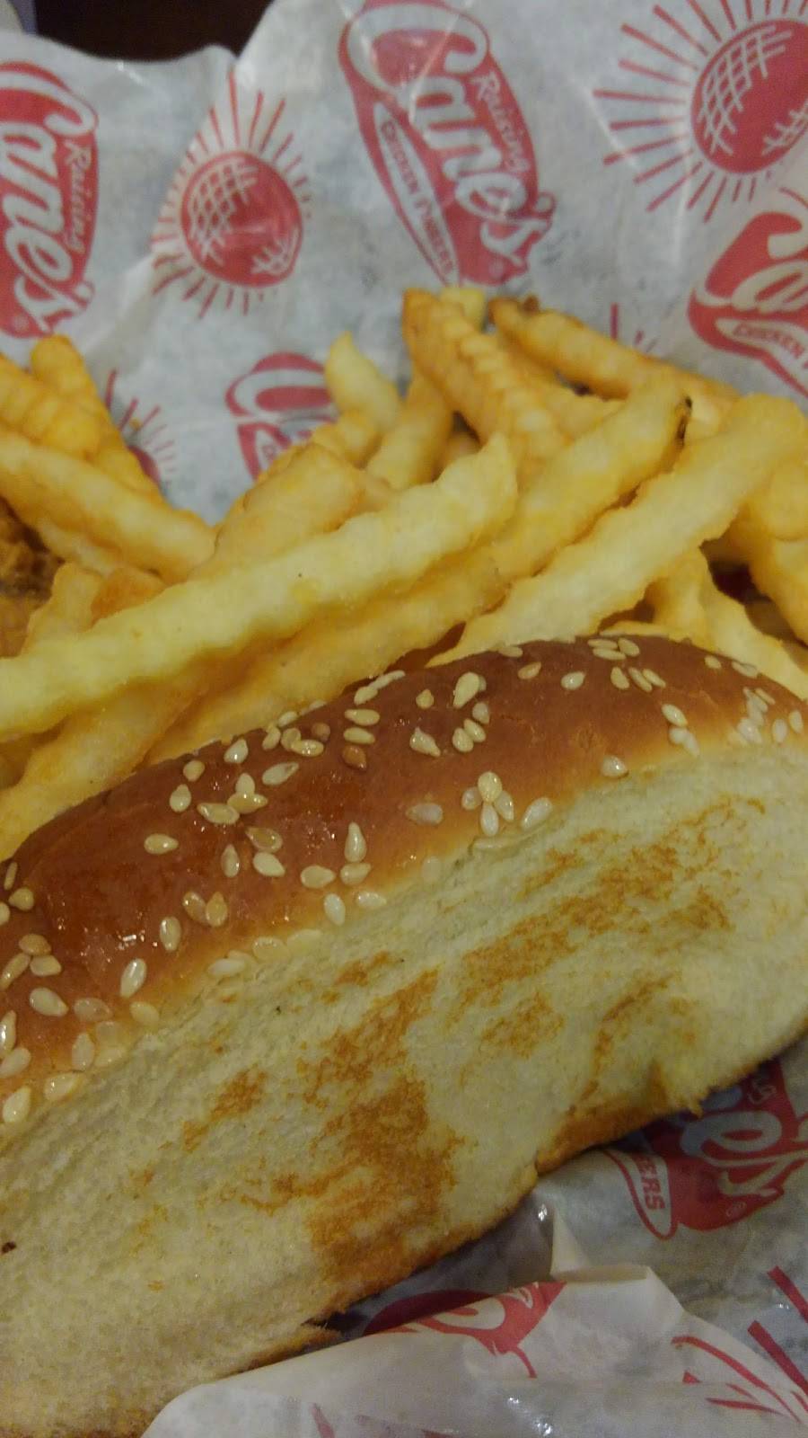 Raising Canes Chicken Fingers | meal takeaway | 919 S Clearview Pkwy, Jefferson, LA 70121, USA | 5042162424 OR +1 504-216-2424