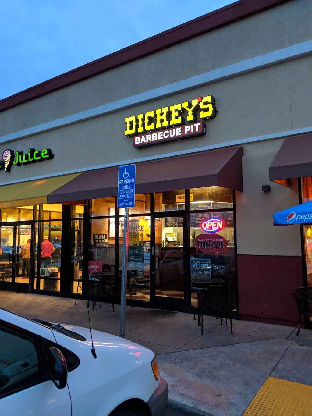 Dickeys Barbecue Pit | restaurant | 3140 Countryside Dr, Turlock, CA 95380, USA | 2096341800 OR +1 209-634-1800