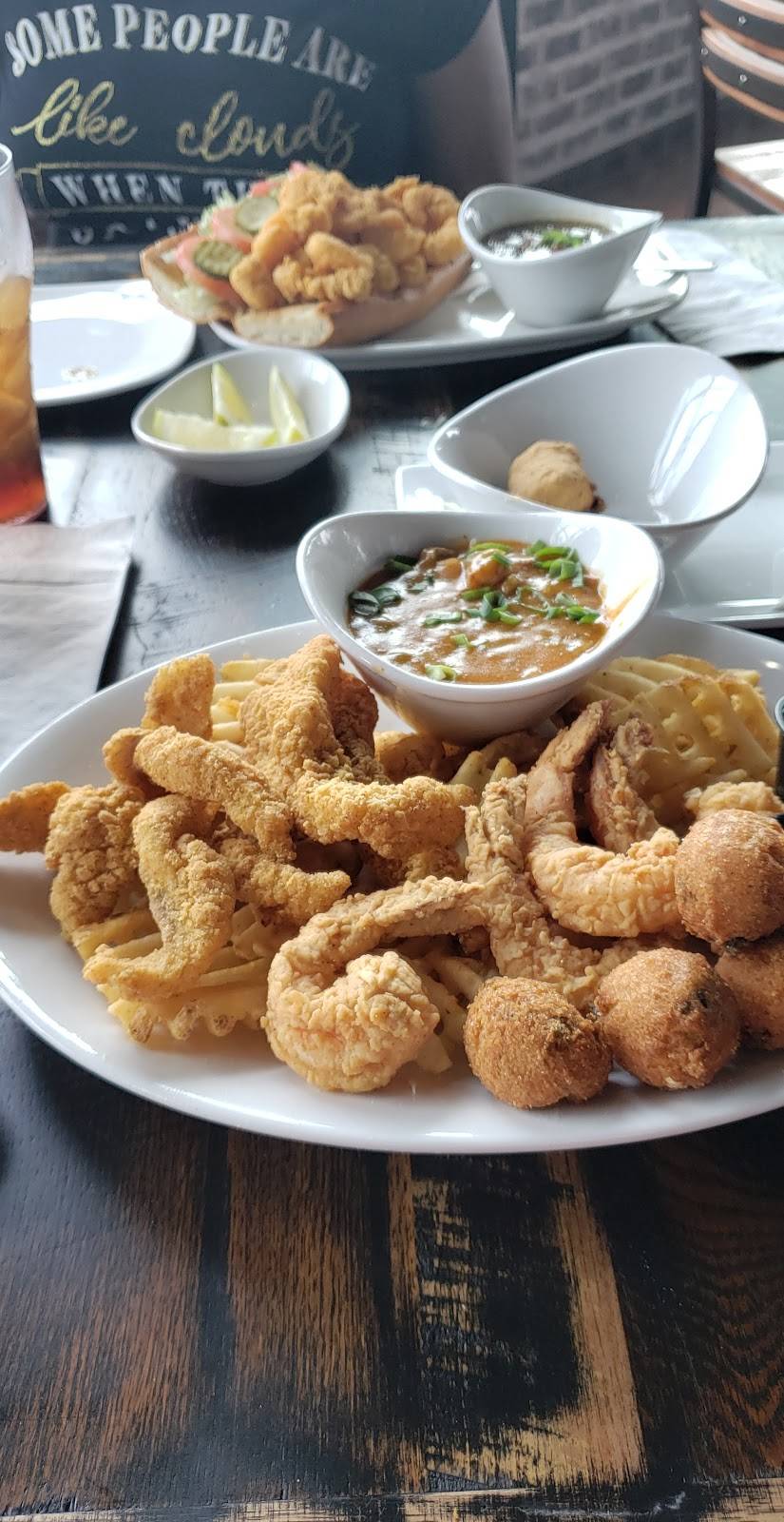 Walk-Ons Sports Bistreaux | restaurant | 401 E, I-20, Arlington, TX 76018, United States | 8176172137 OR +1 817-617-2137