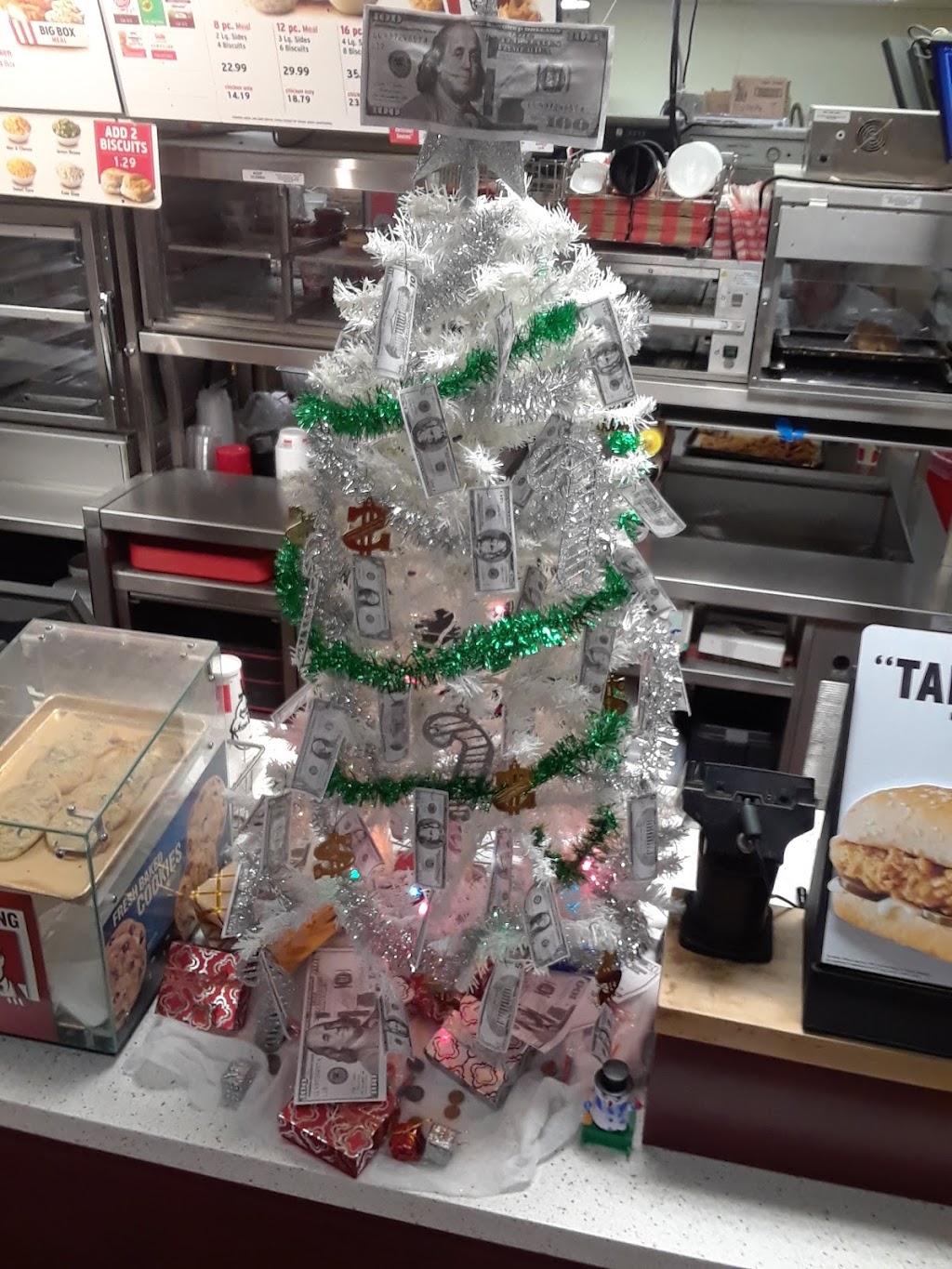 KFC | restaurant | 703 Main St, Lovington, NM 88260, USA | 5753964400 OR +1 575-396-4400