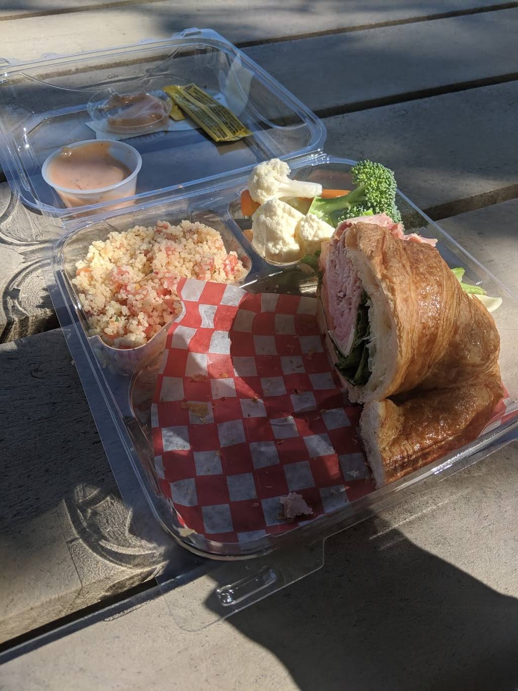 Peres Nature | restaurant | 10735 1ᴱ Avenue, Saint-Georges, QC G5Y 2B8, Canada | 4182274444 OR +1 418-227-4444