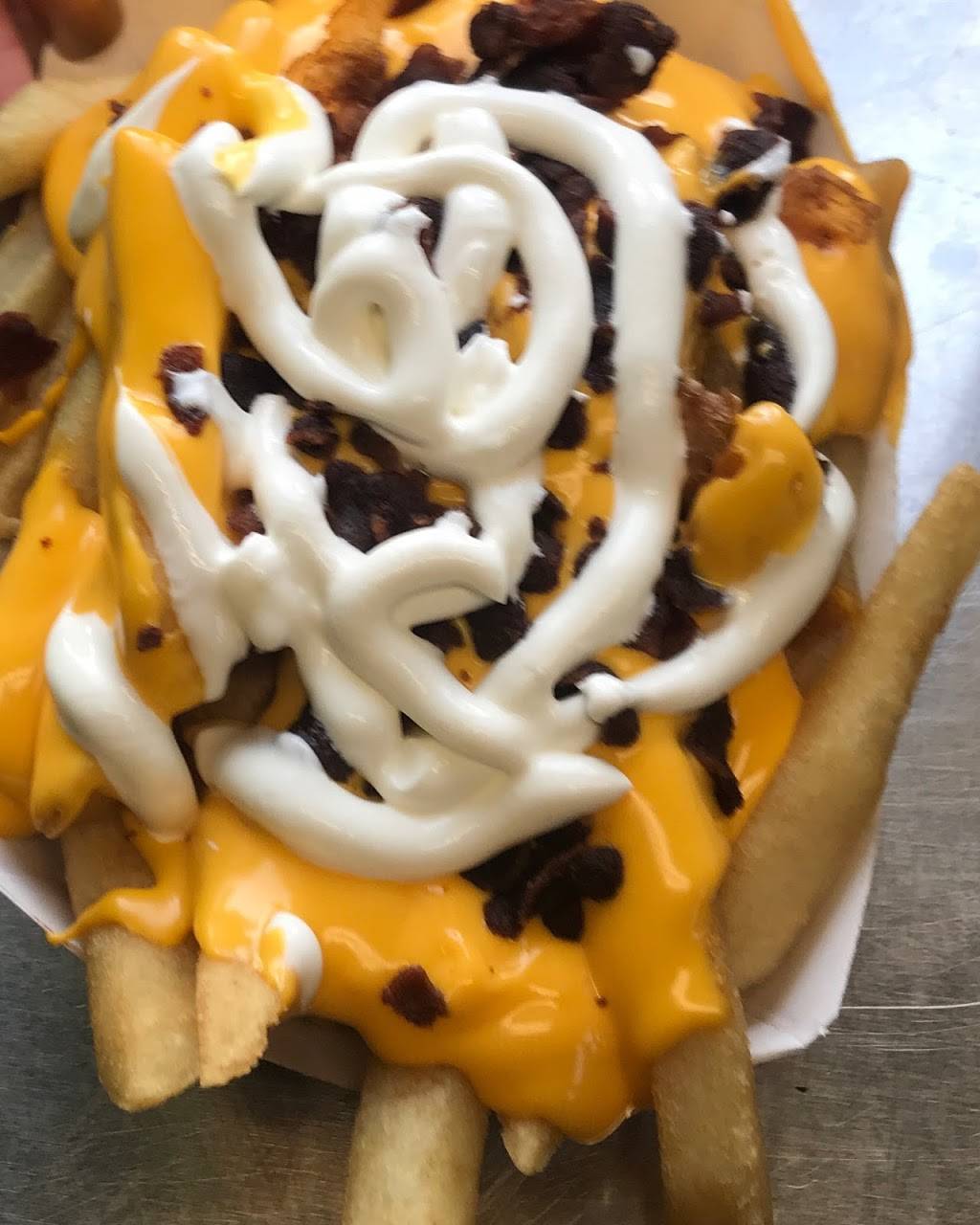 FIREHOUSE HOTDOGS | restaurant | 2000, 39 Putnam Pike, Johnston, RI 02919, USA | 4012319749 OR +1 401-231-9749