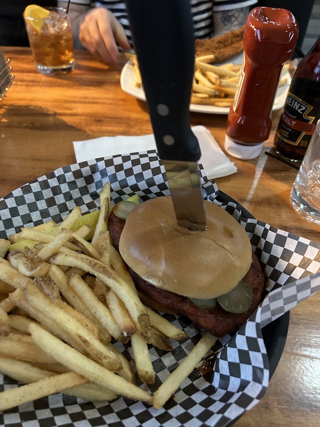 Hamburg Taproom - Just Pizza & Wing Company | restaurant | 4170 Southwestern Blvd, Hamburg, NY 14075, USA | 7166499190 OR +1 716-649-9190