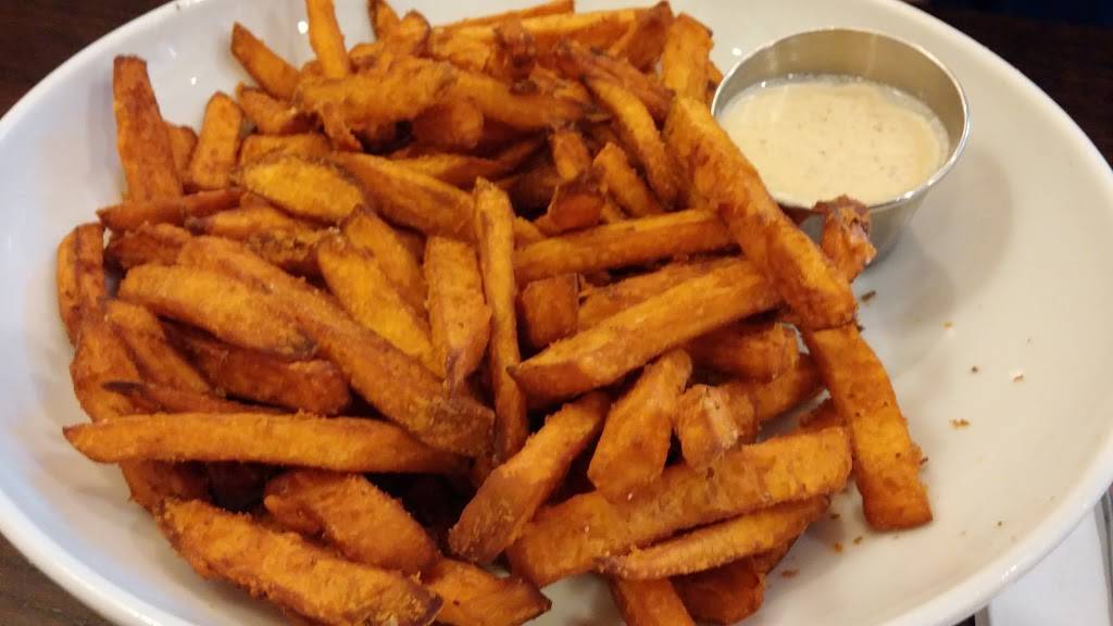 Helens Restaurant | restaurant | 17 Main St, Concord, MA 01742, USA | 9783699885 OR +1 978-369-9885