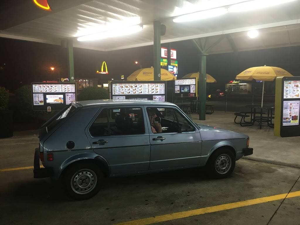 Sonic Drive-In | restaurant | 2800 S May Ave, Oklahoma City, OK 73108, USA | 4056340121 OR +1 405-634-0121