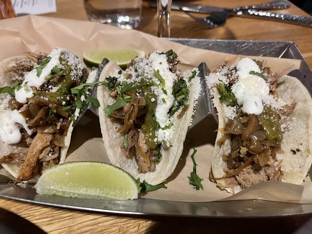 Metropolitan Tavern | restaurant | 1021 NE Grand Ave Suite 600, Portland, OR 97232, USA | 5039633600 OR +1 503-963-3600