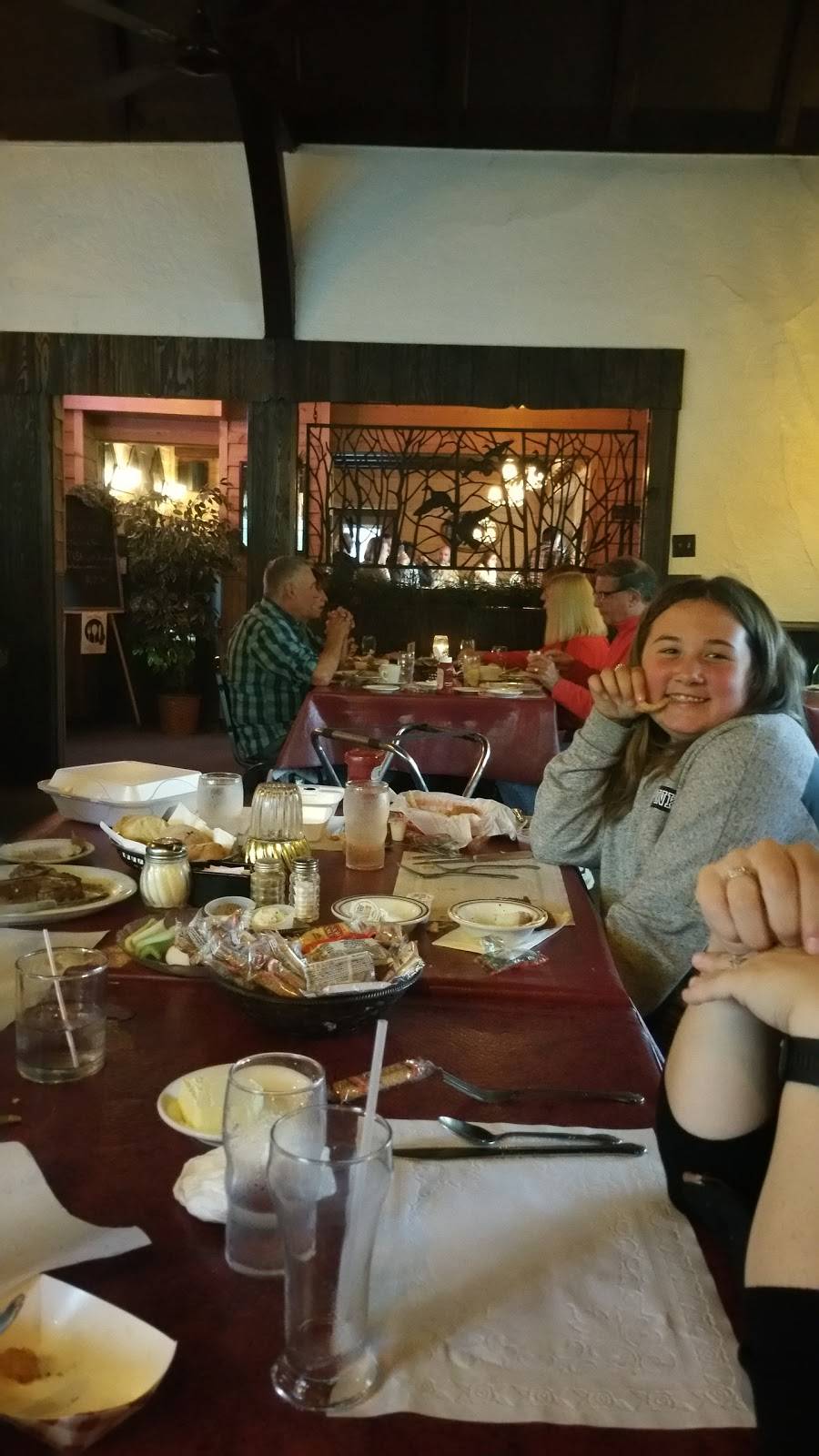 Club Chalet | restaurant | 4642 Nicolet Dr, Green Bay, WI 54311, USA | 9208662341 OR +1 920-866-2341