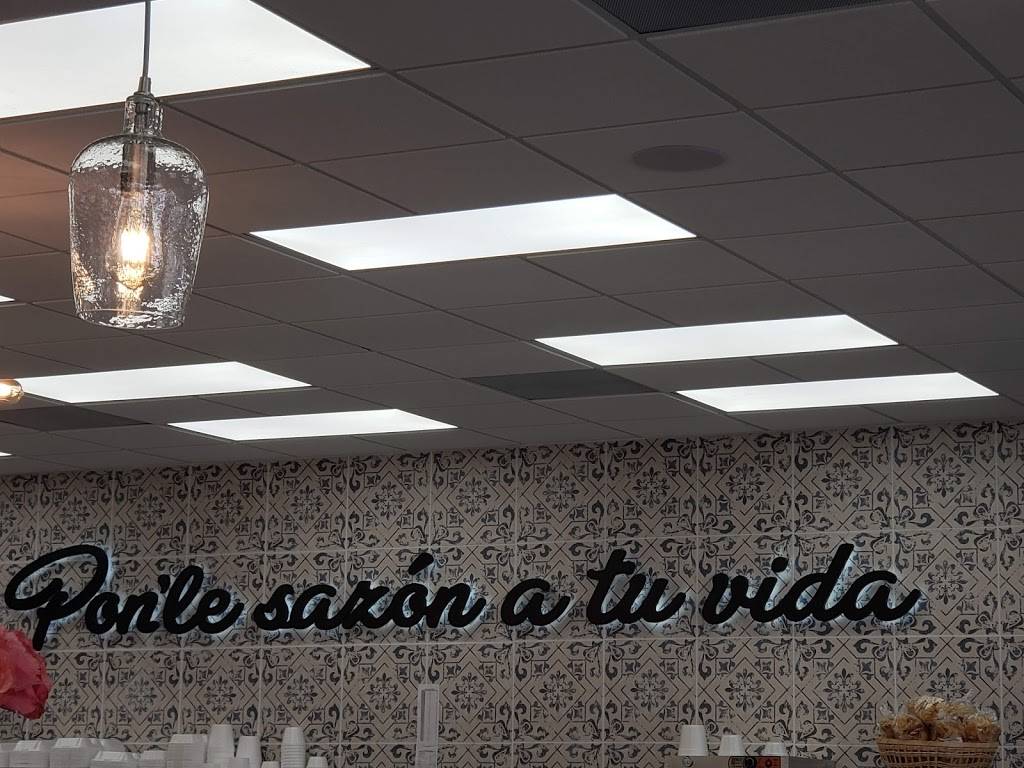 La Capital de Los Jugos | restaurant | 7602 NW 186th St, Hialeah, FL 33015, USA | 3054008635 OR +1 305-400-8635