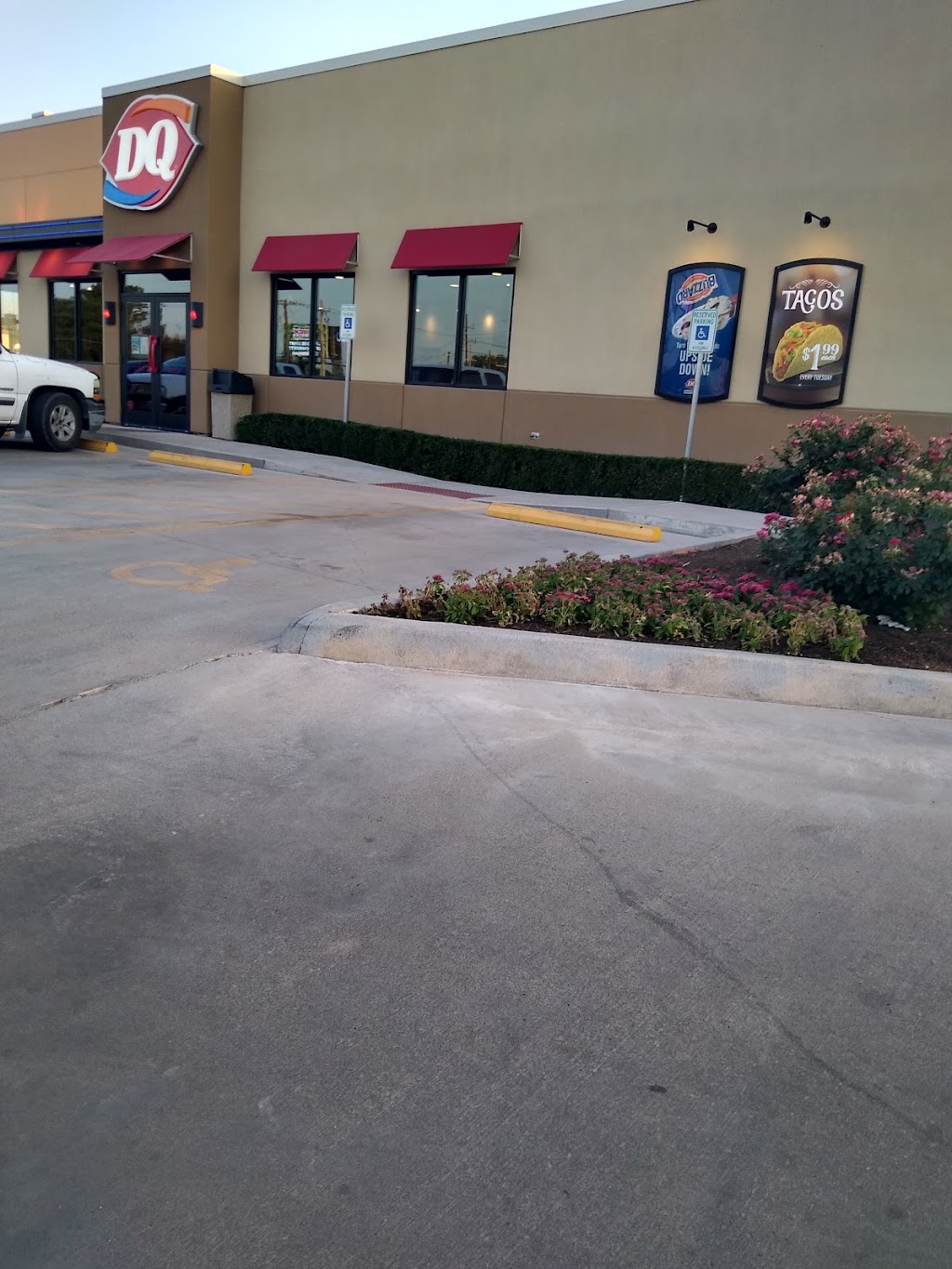 Dairy Queen | restaurant | 3006 Knickerbocker Rd, San Angelo, TX 76904, USA | 3252230848 OR +1 325-223-0848