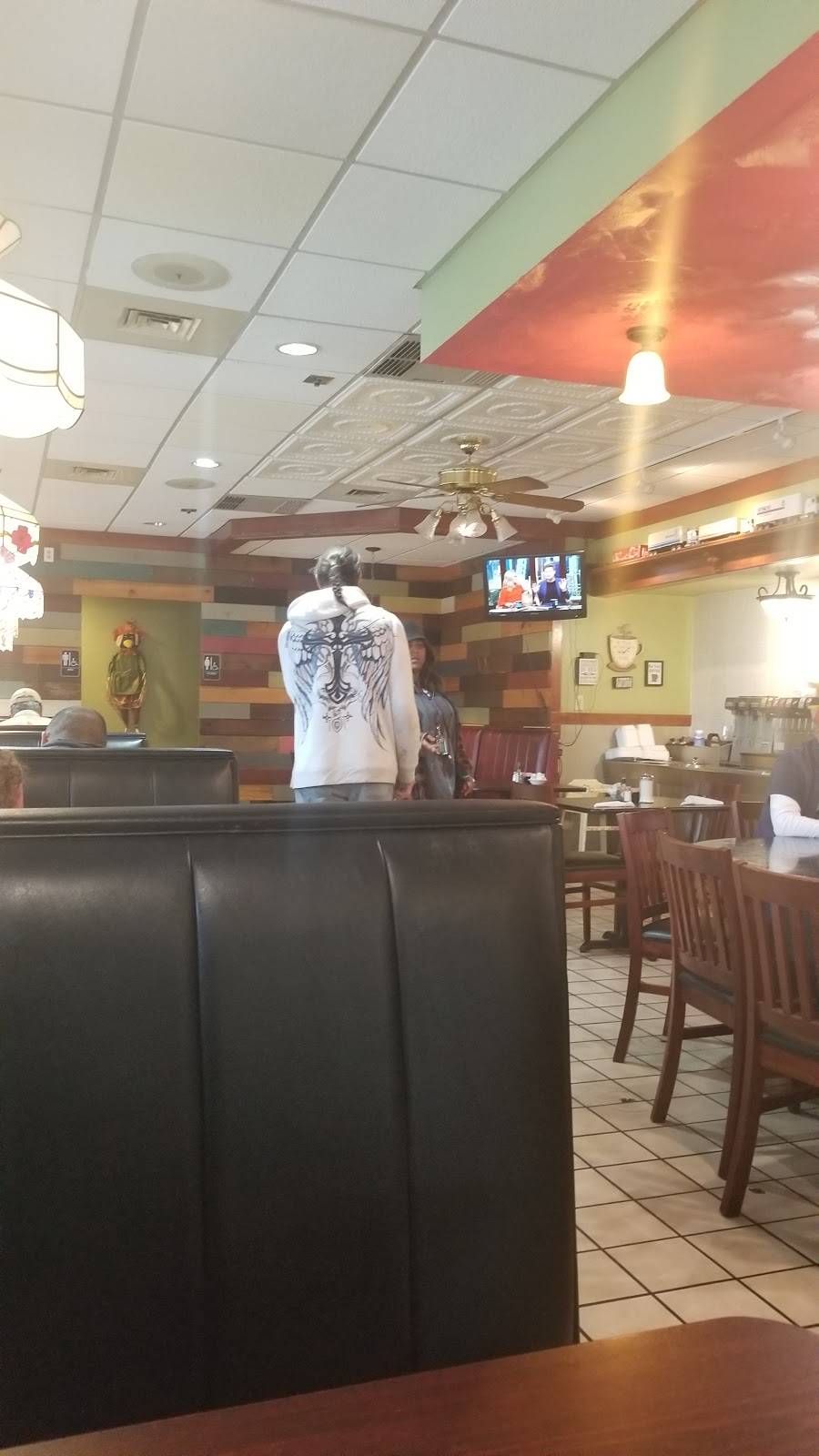 Country Express Family Restaurant | restaurant | 2601 Monroe Rd, De Pere, WI 54115, USA | 9203366402 OR +1 920-336-6402