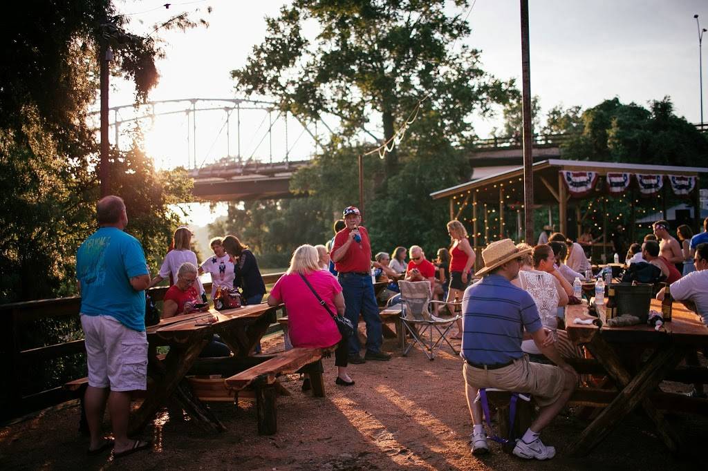 Neighbors Kitchen & Yard | restaurant | 601 Chestnut St, Bastrop, TX 78602, USA | 5129887036 OR +1 512-988-7036