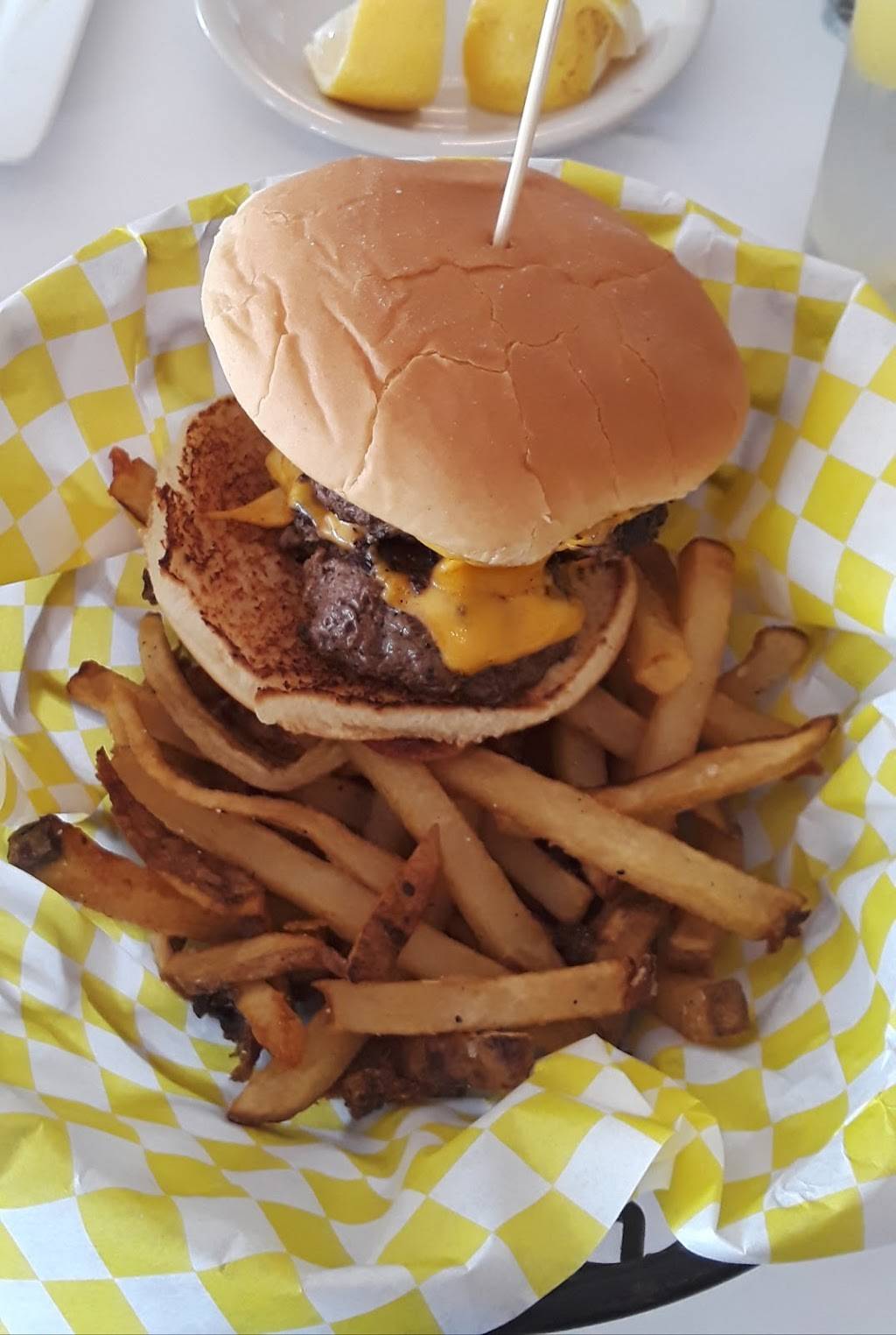 Sun Ray Grill | restaurant | 2600 Belle Chasse Hwy, Gretna, LA 70056, USA | 5043910053 OR +1 504-391-0053