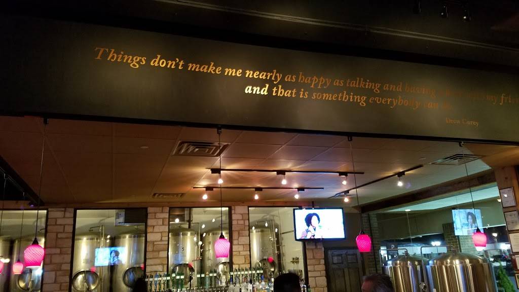 Hopvine Brewing Company | restaurant | 4030 Fox Valley Center Dr, Aurora, IL 60504, USA | 6302296030 OR +1 630-229-6030