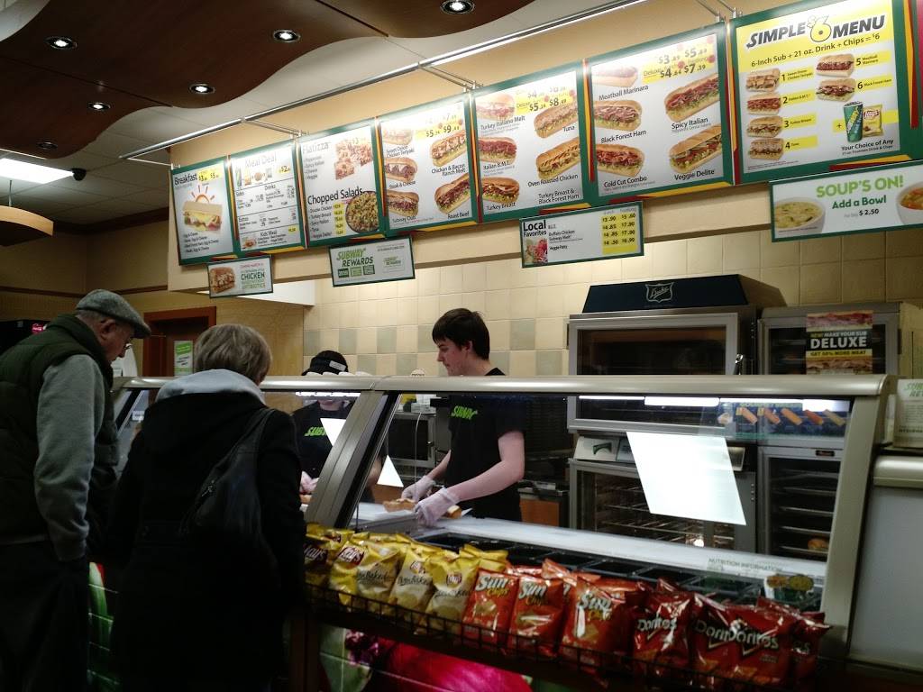 Subway | restaurant | 203 Bedford St, East Bridgewater, MA 02333, USA | 5084564581 OR +1 508-456-4581