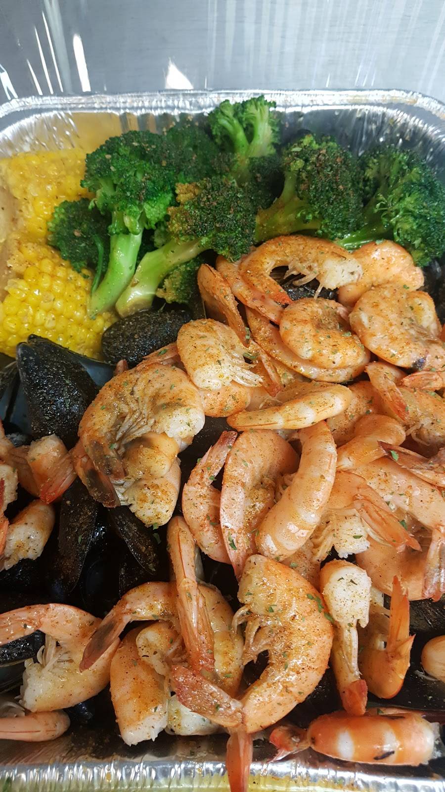 Moms Seafood | restaurant | 2312 N 29th St, Philadelphia, PA 19132, USA | 2154300103 OR +1 215-430-0103