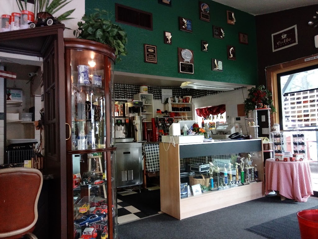 Johnny & Dees Picnic Basket | restaurant | 436 E White Mountain Blvd, Pinetop, AZ 85935, USA | 9283581992 OR +1 928-358-1992