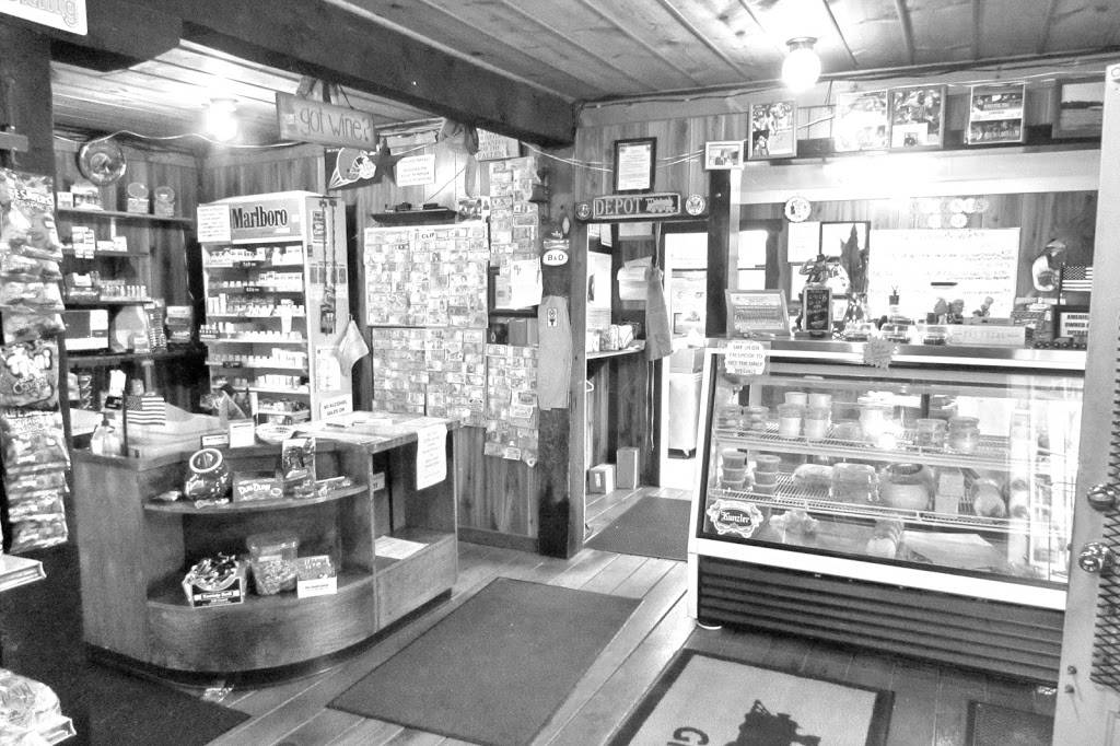 Railside Market | restaurant | 2871 Summit Point Rd, Summit Point, WV 25446, USA | 3047240012 OR +1 304-724-0012