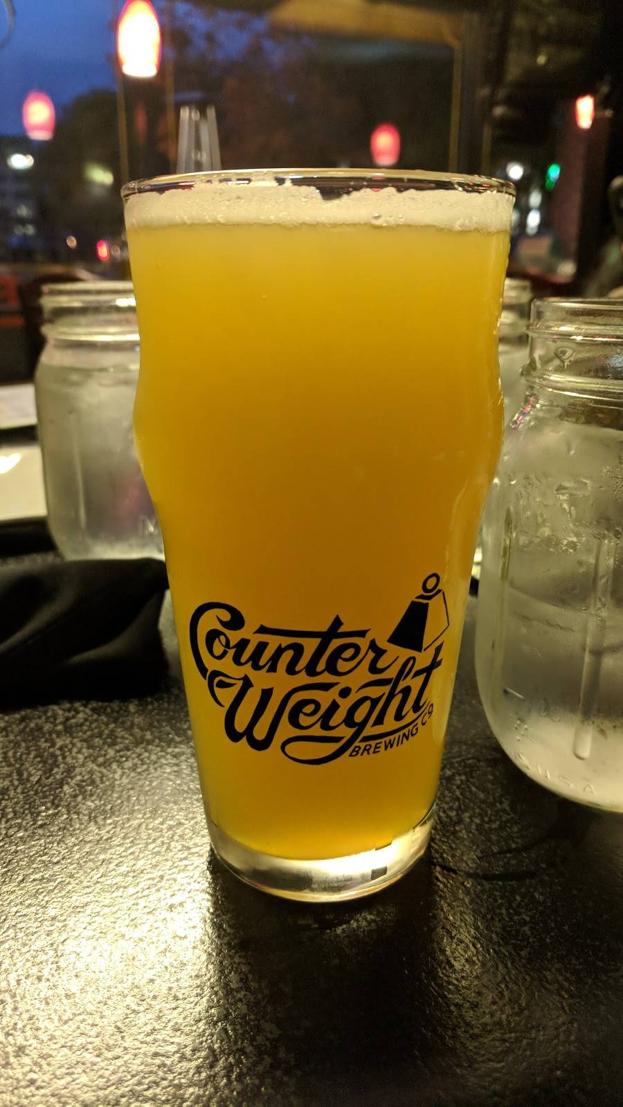 Mickeys Restaurant & Bar | restaurant | 2323 Whitney Ave, Hamden, CT 06518, USA | 2032884700 OR +1 203-288-4700