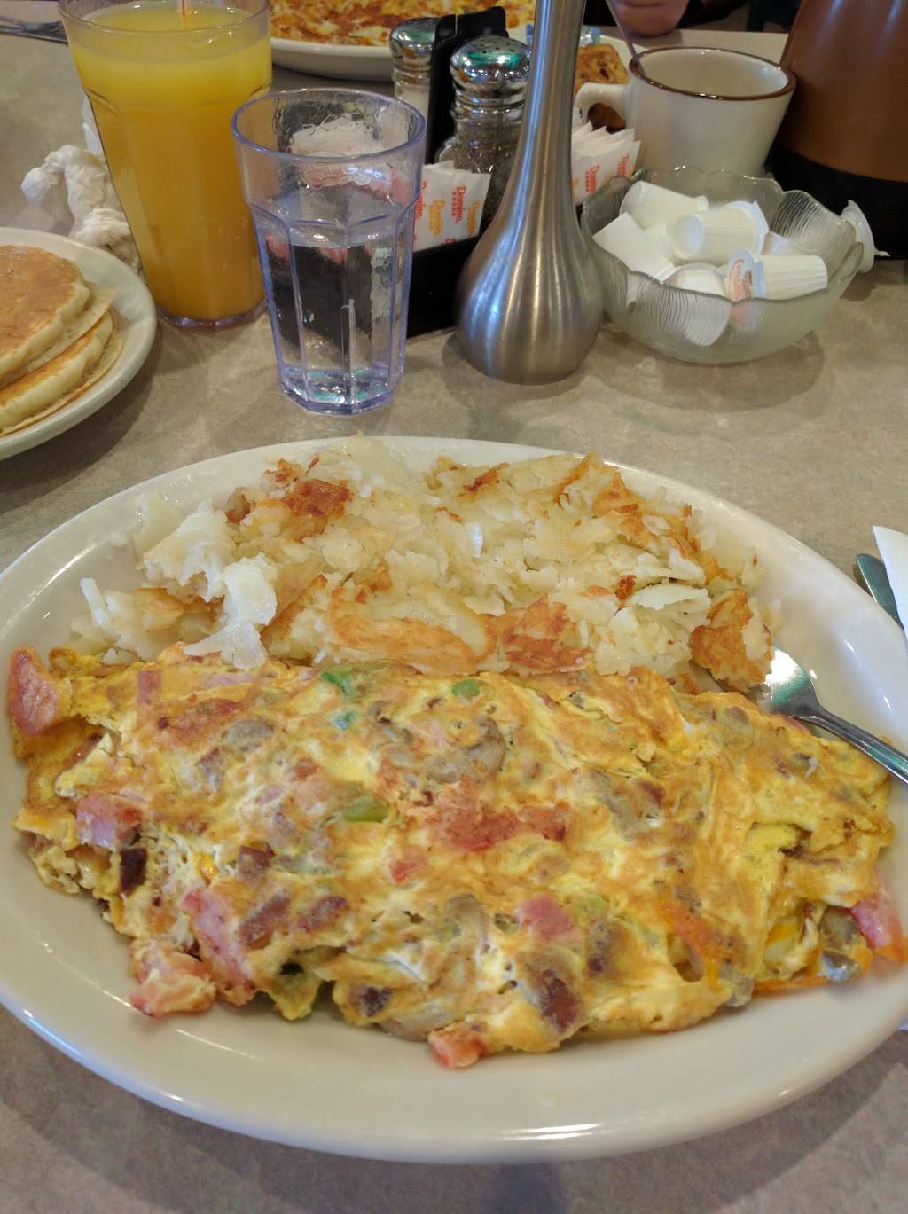 Toms Restaurant | restaurant | 894 Burnham Ave, Calumet City, IL 60409, USA | 7088682600 OR +1 708-868-2600