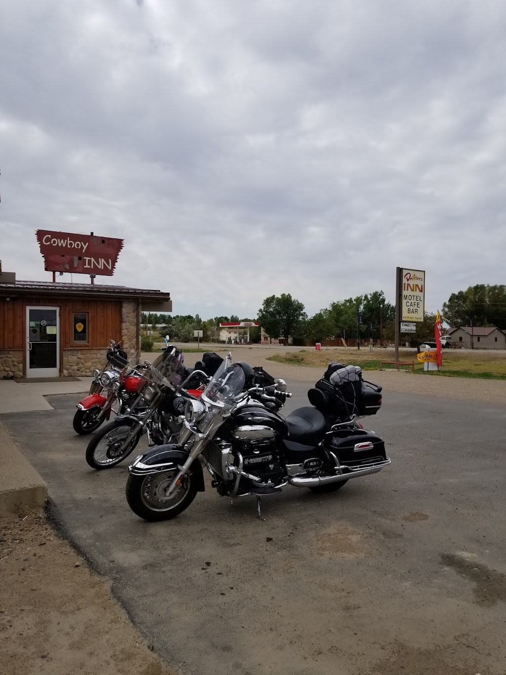 The Cowboy Inn | restaurant | Box 490, 210 Penland St #490, Baggs, WY 82321, USA | 3073832200 OR +1 307-383-2200