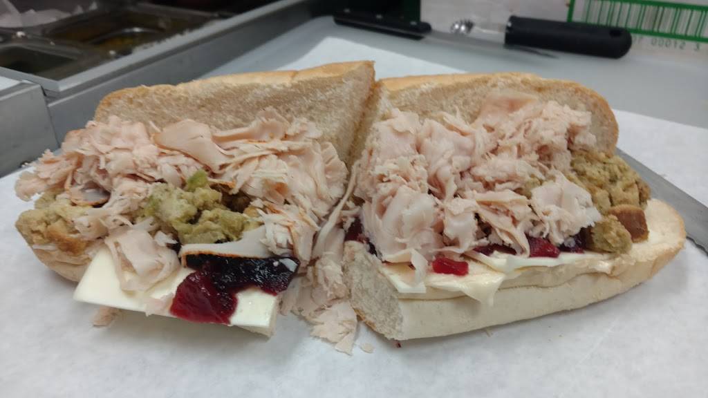 Angelos Famous Roast Beef | restaurant | 5 Main St, Plymouth, MA 02360, USA | 7744345890 OR +1 774-434-5890